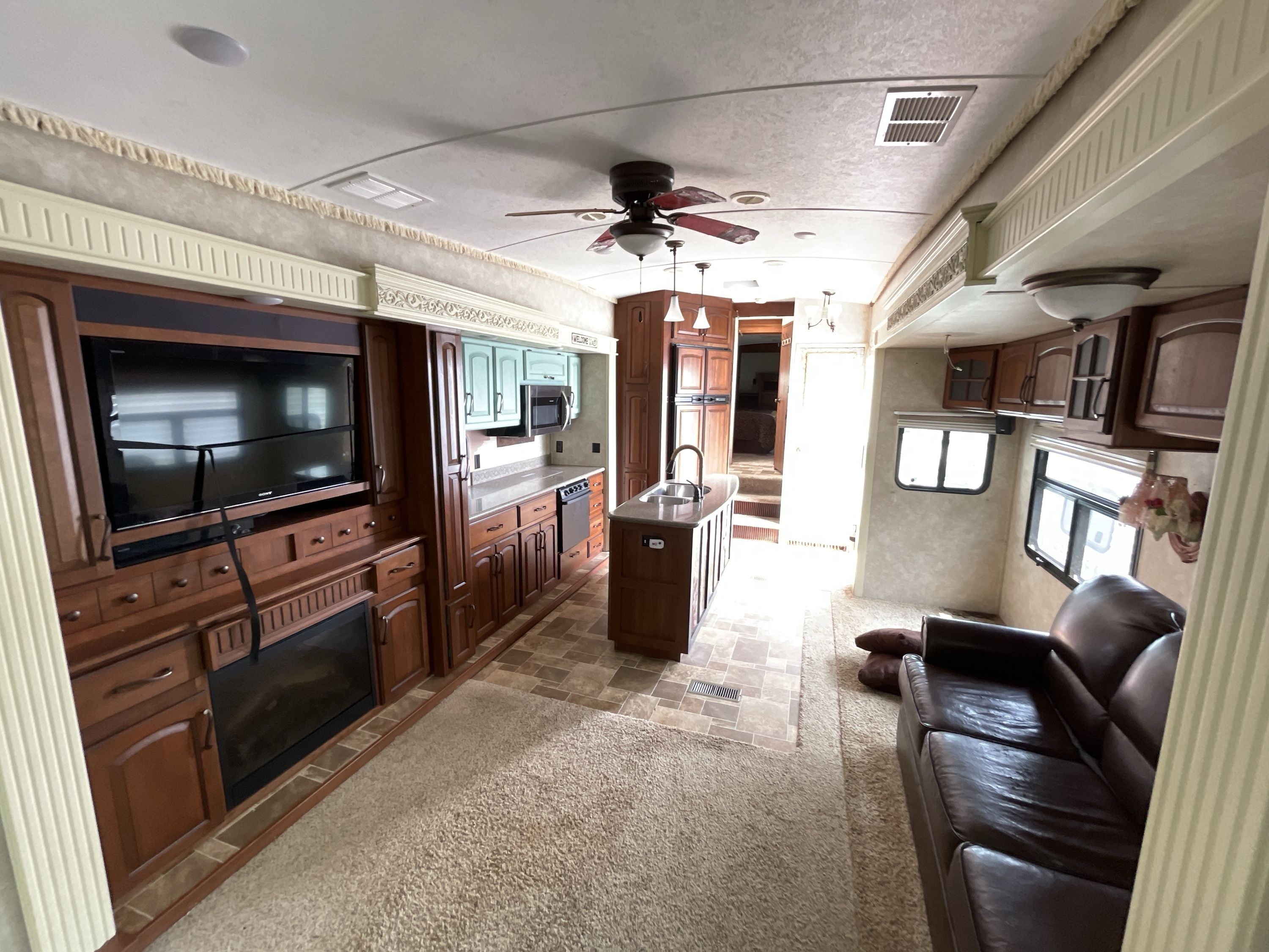 2013 Keystone MONTANA 3582RL in thornburg VA