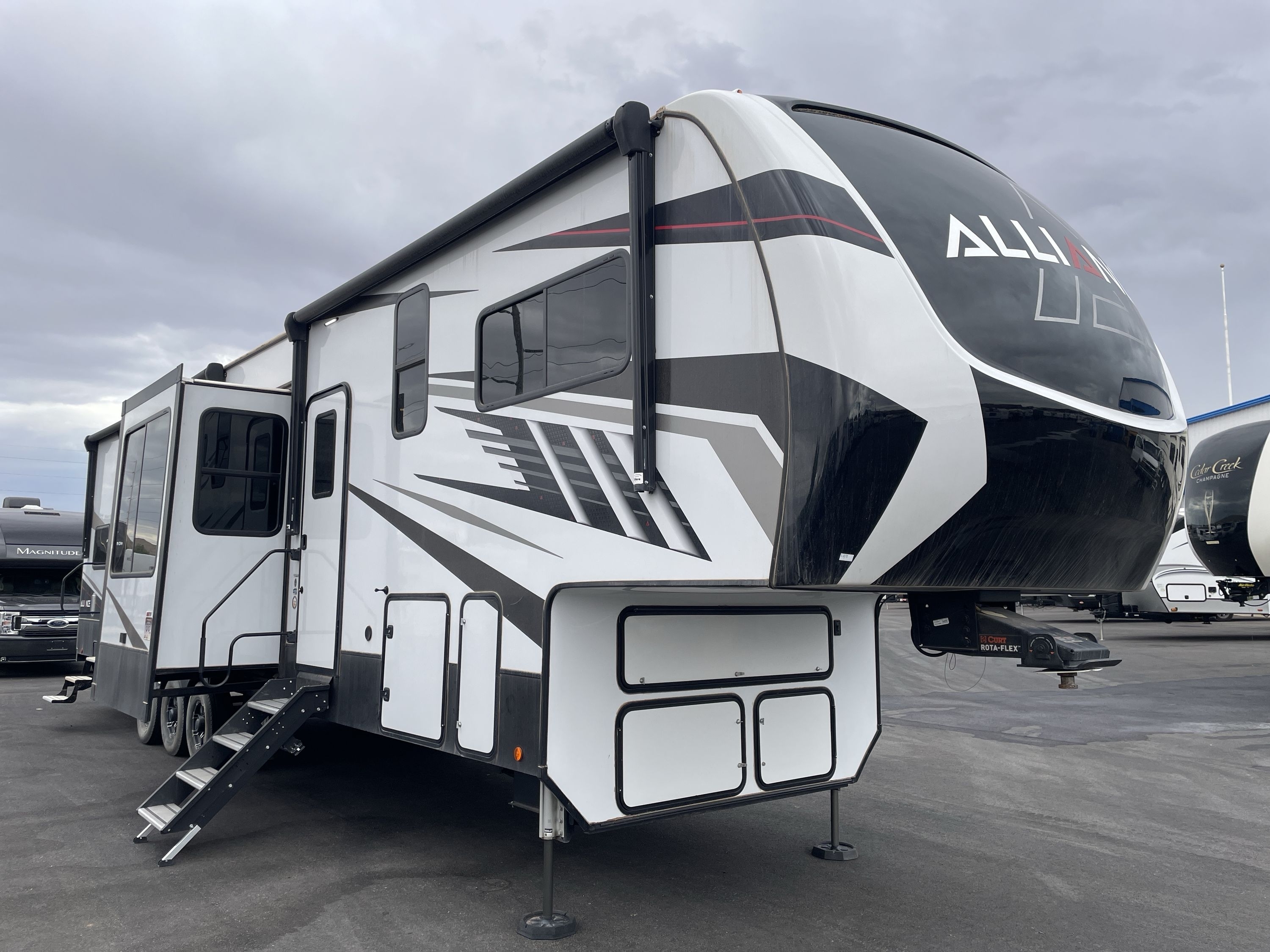 2023 Alliance VALOR 42V13 Fifth Wheel Toy Hauler RV