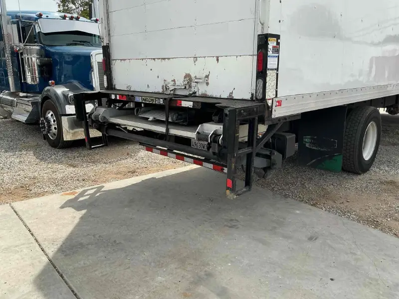 2018 FREIGHTLINER BUSINESS CLASS M2 106