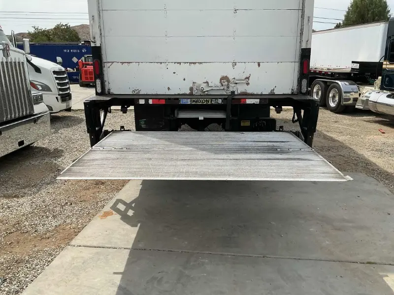 2018 FREIGHTLINER BUSINESS CLASS M2 106