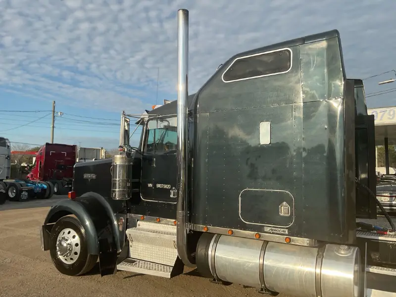 2005 KENWORTH W900B