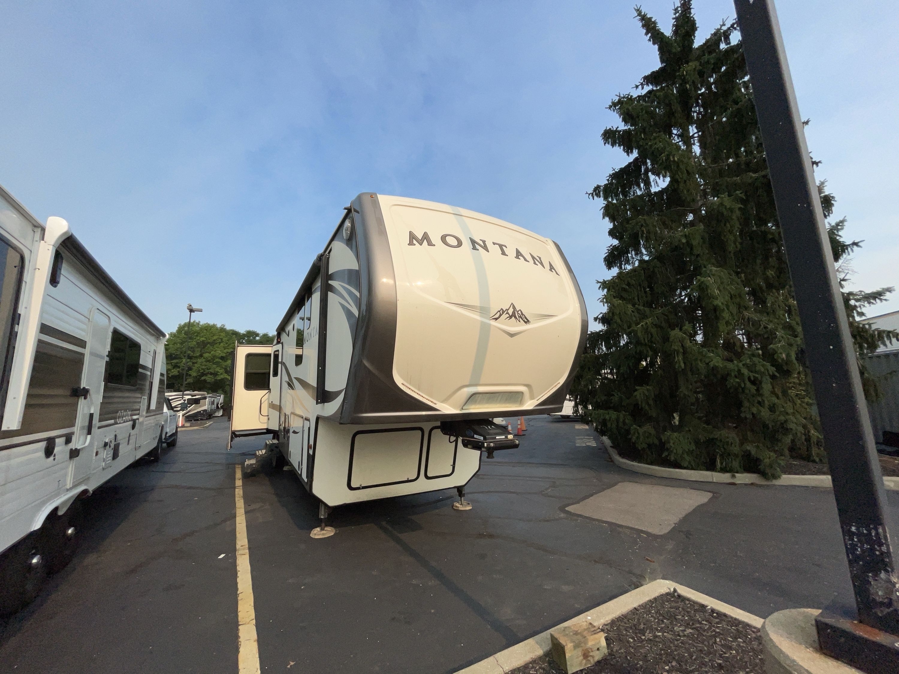2017 Keystone MONTANA 3911FB in akron OH