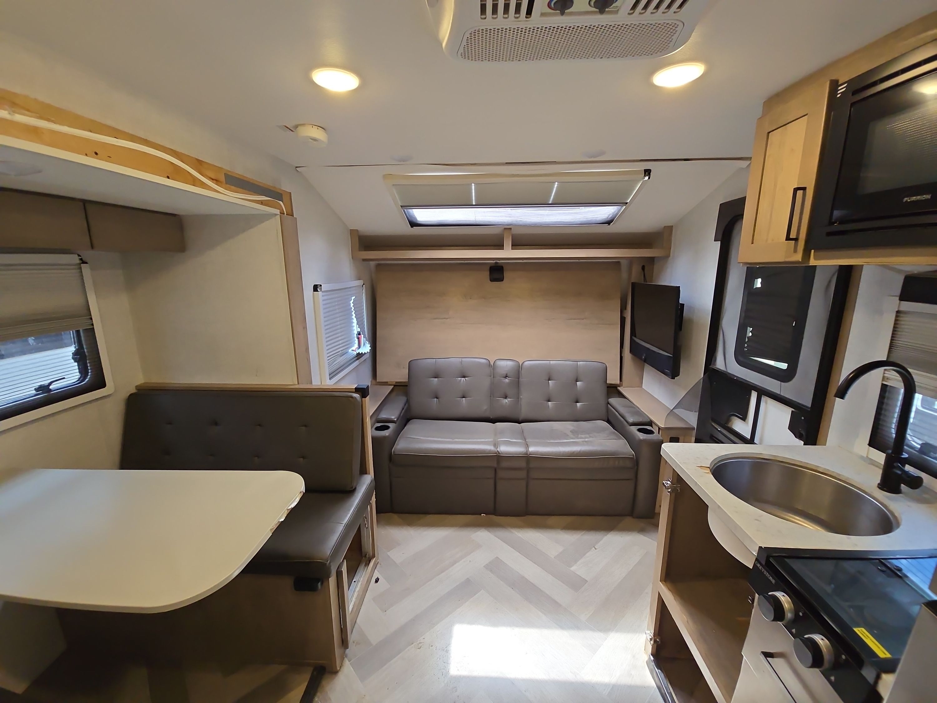 2022 Ember OVERLAND 191MDB in lubbock TX