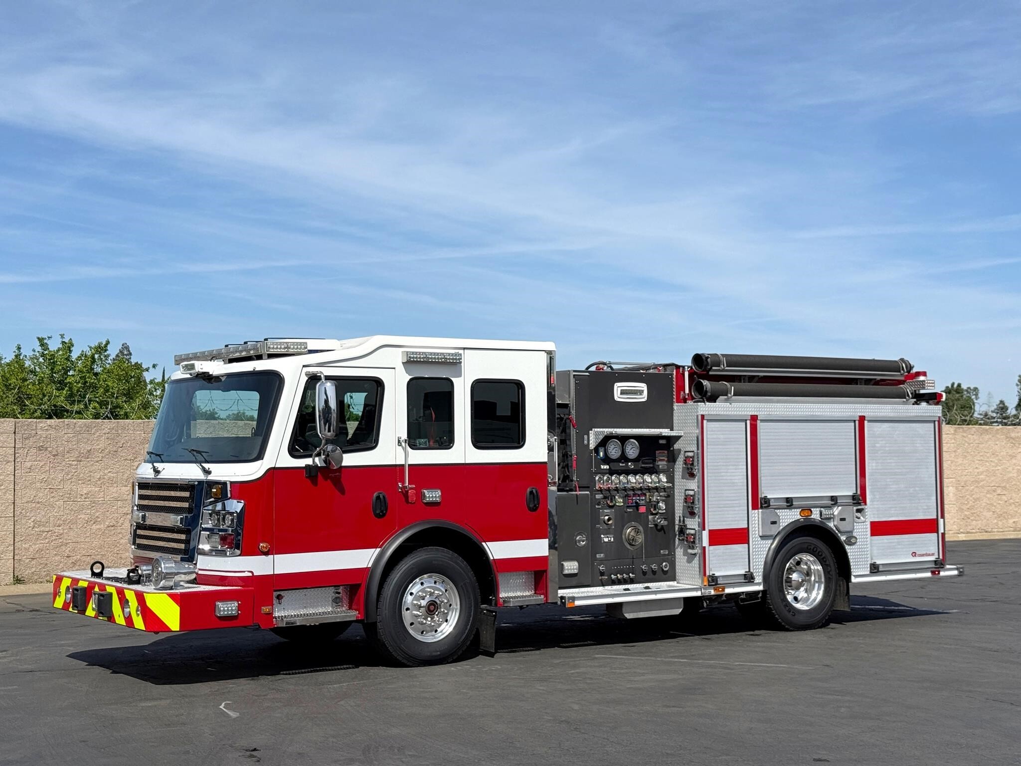 2017 ROSENBAUER COMMANDER in Sacramento, CA