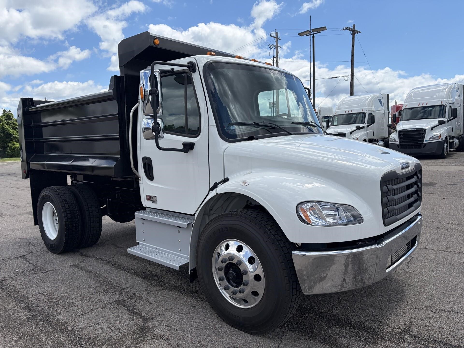 2026 FREIGHTLINER BUSINESS CLASS M2 106 in Cincinnati, OH