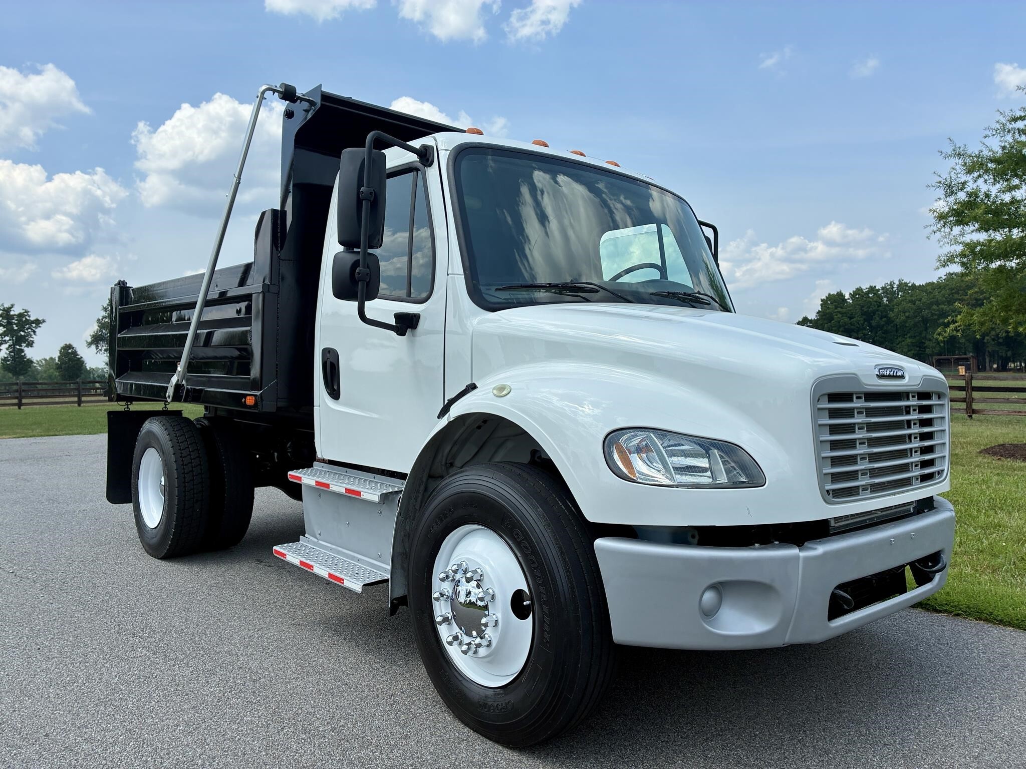 2019 FREIGHTLINER BUSINESS CLASS M2 106 in Chatham, VA