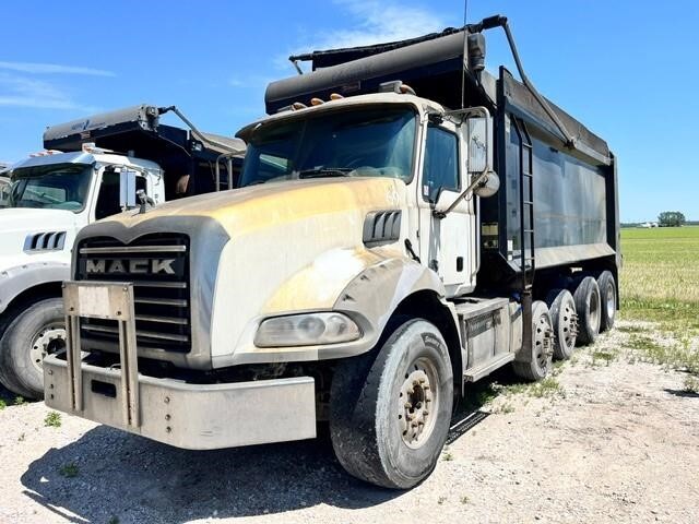 2018 MACK GRANITE in Chandler, IN
