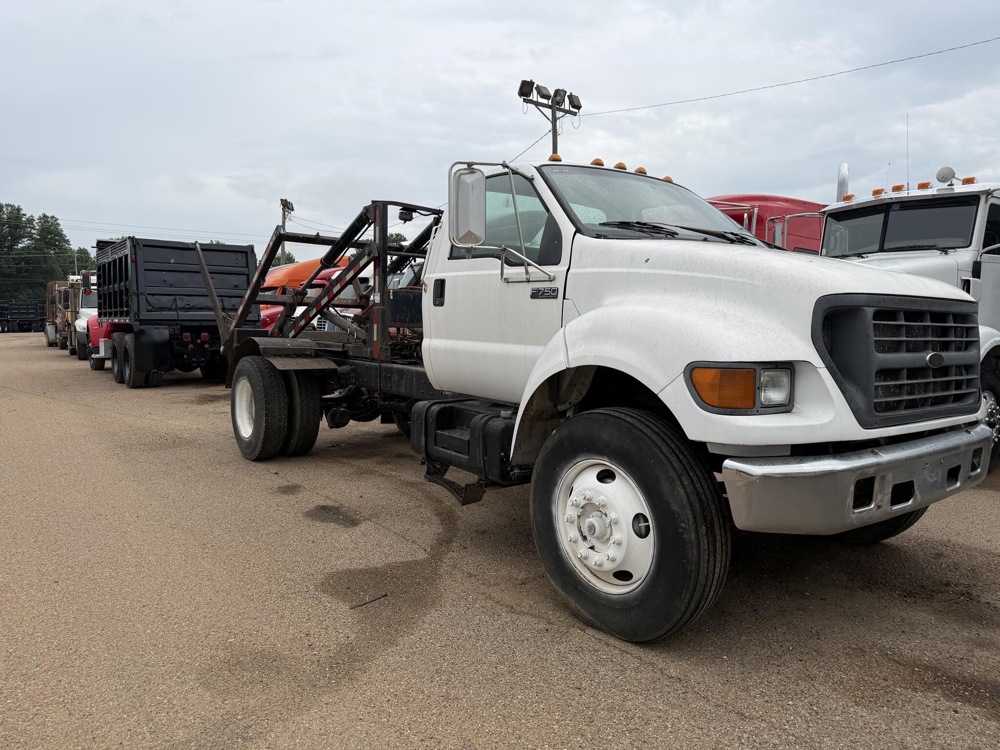 2000 FORD F750 in Covington, TN