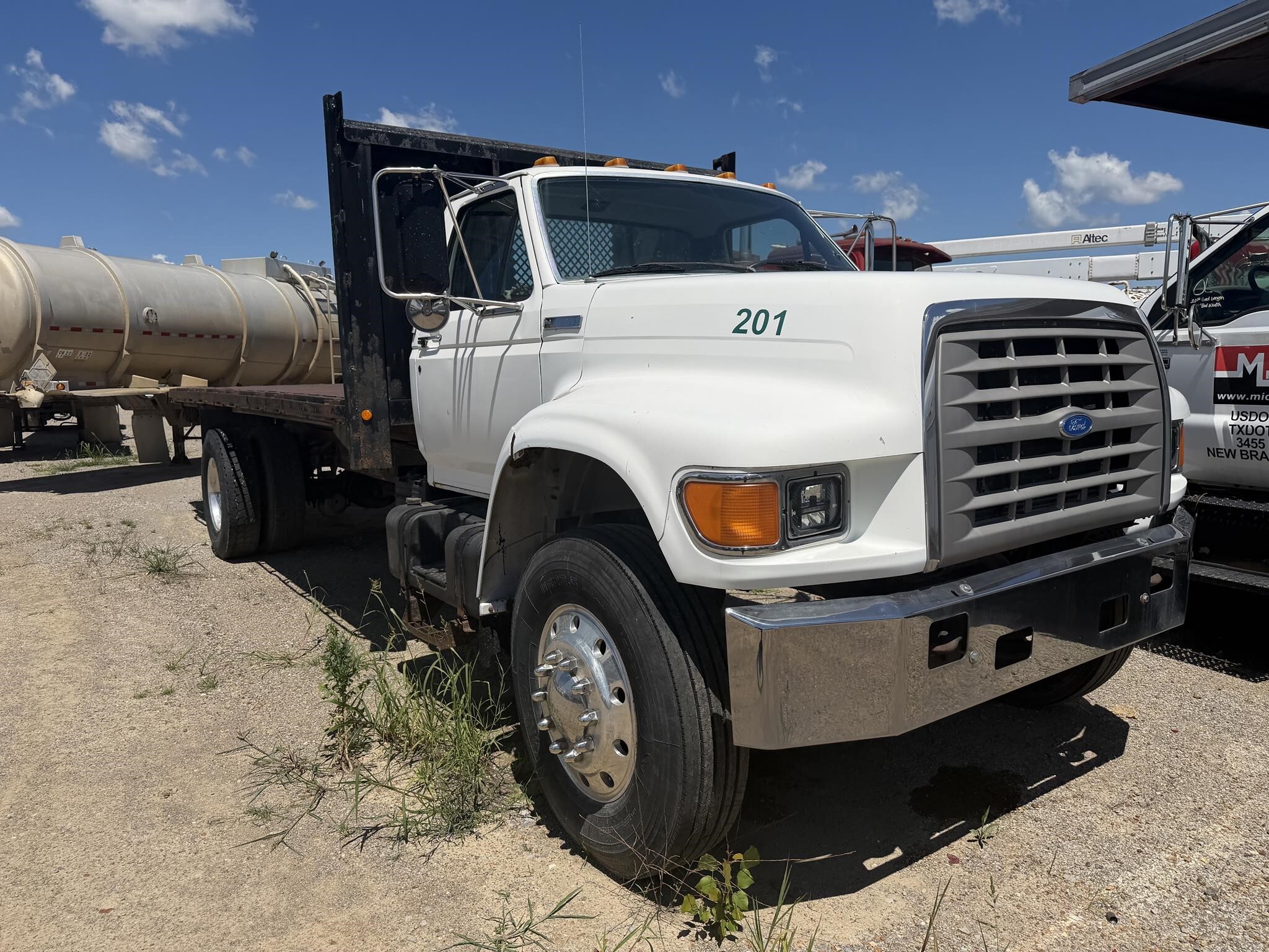 1995 FORD F800 in Covington, TN