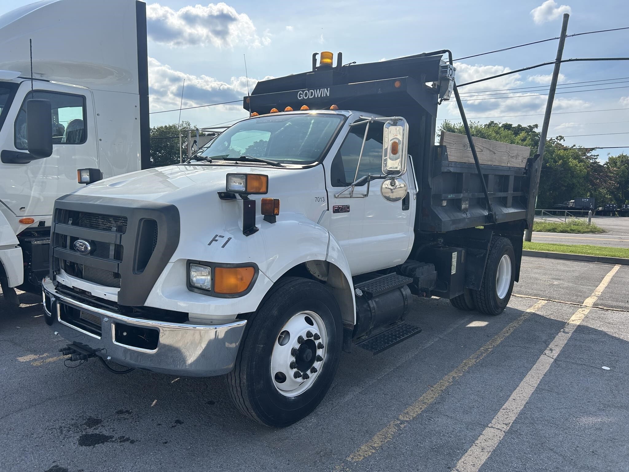 2009 FORD F750 in Knoxville, TN