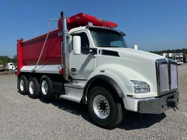 2023 KENWORTH T880 in Chatham, VA