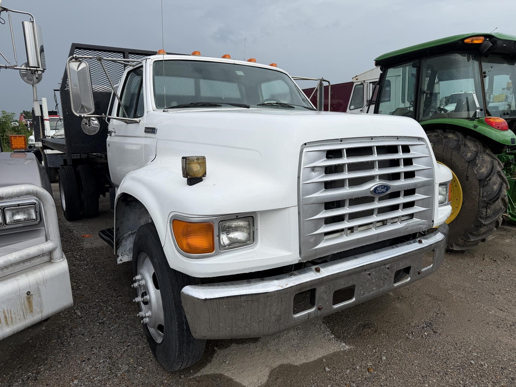 1996 FORD F800 in Covington, TN