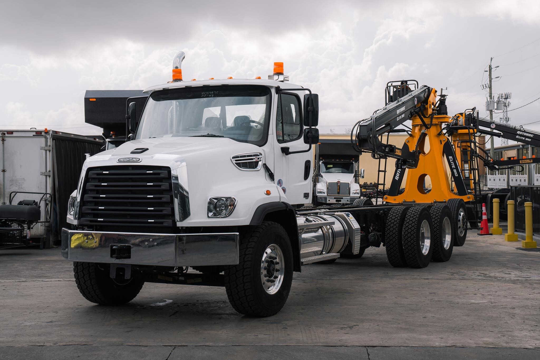 2026 FREIGHTLINER BUSINESS CLASS M2 106 in Lake Worth, FL