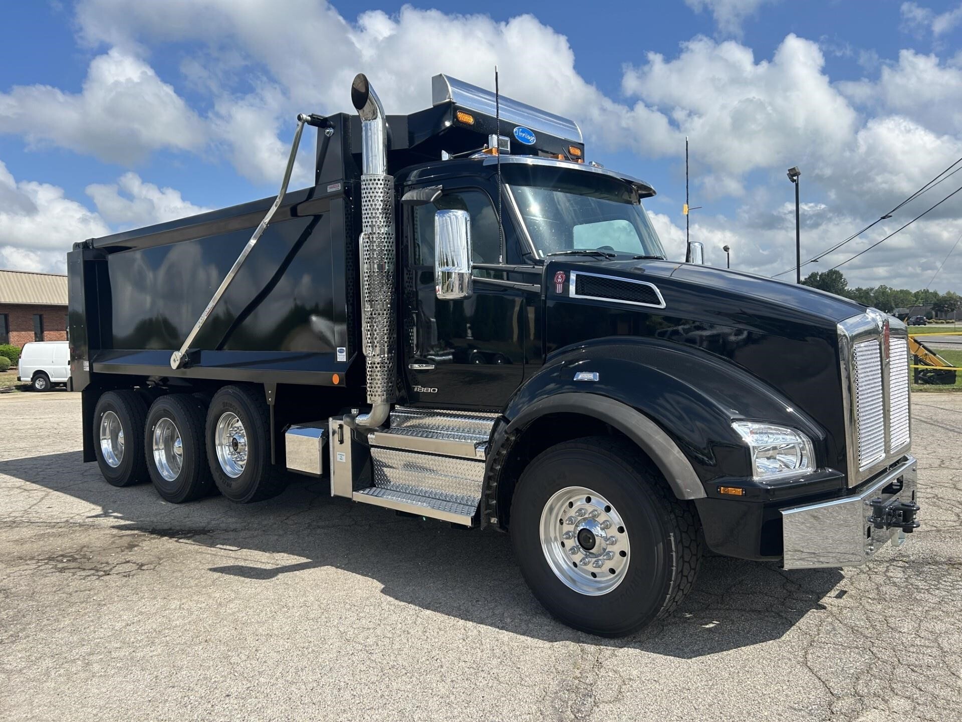 2027 KENWORTH T880 in Chatham, VA