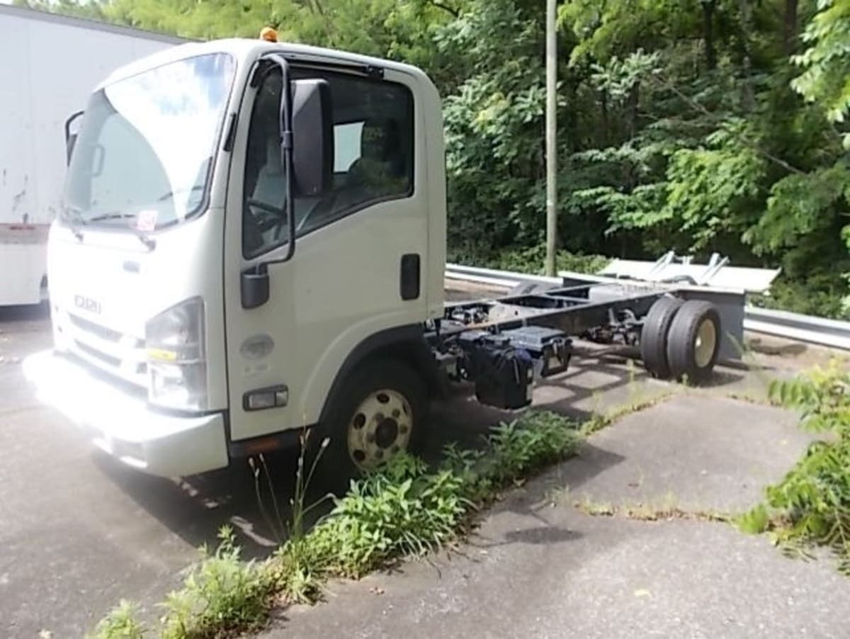 2018 ISUZU NPR HD in Richmond, VA