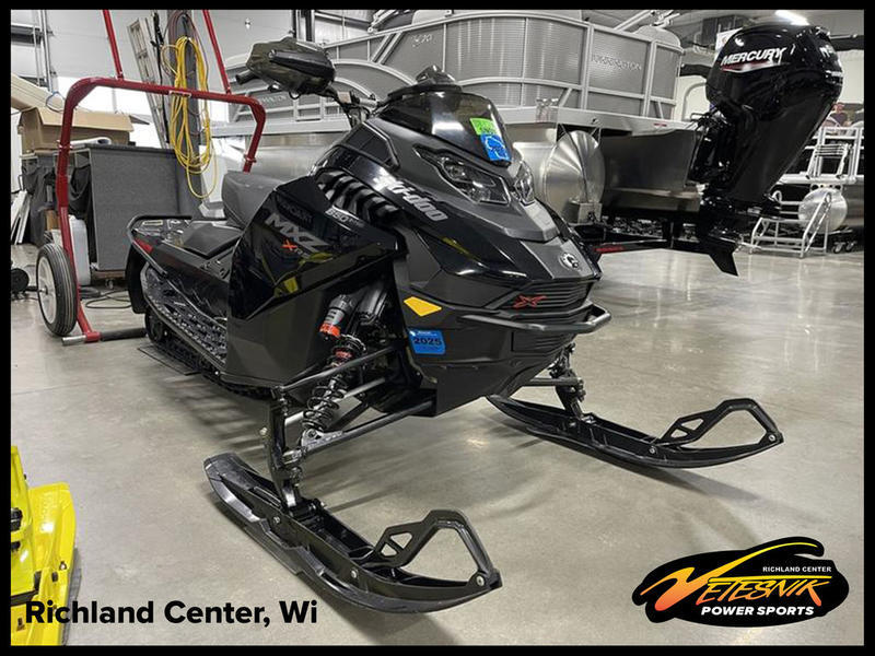 2023 Ski-Doo MXZ® X-RS® Rotax® 850 E-TEC Ice R_10.25"_Smart-S / B Snowmobile snowmobile