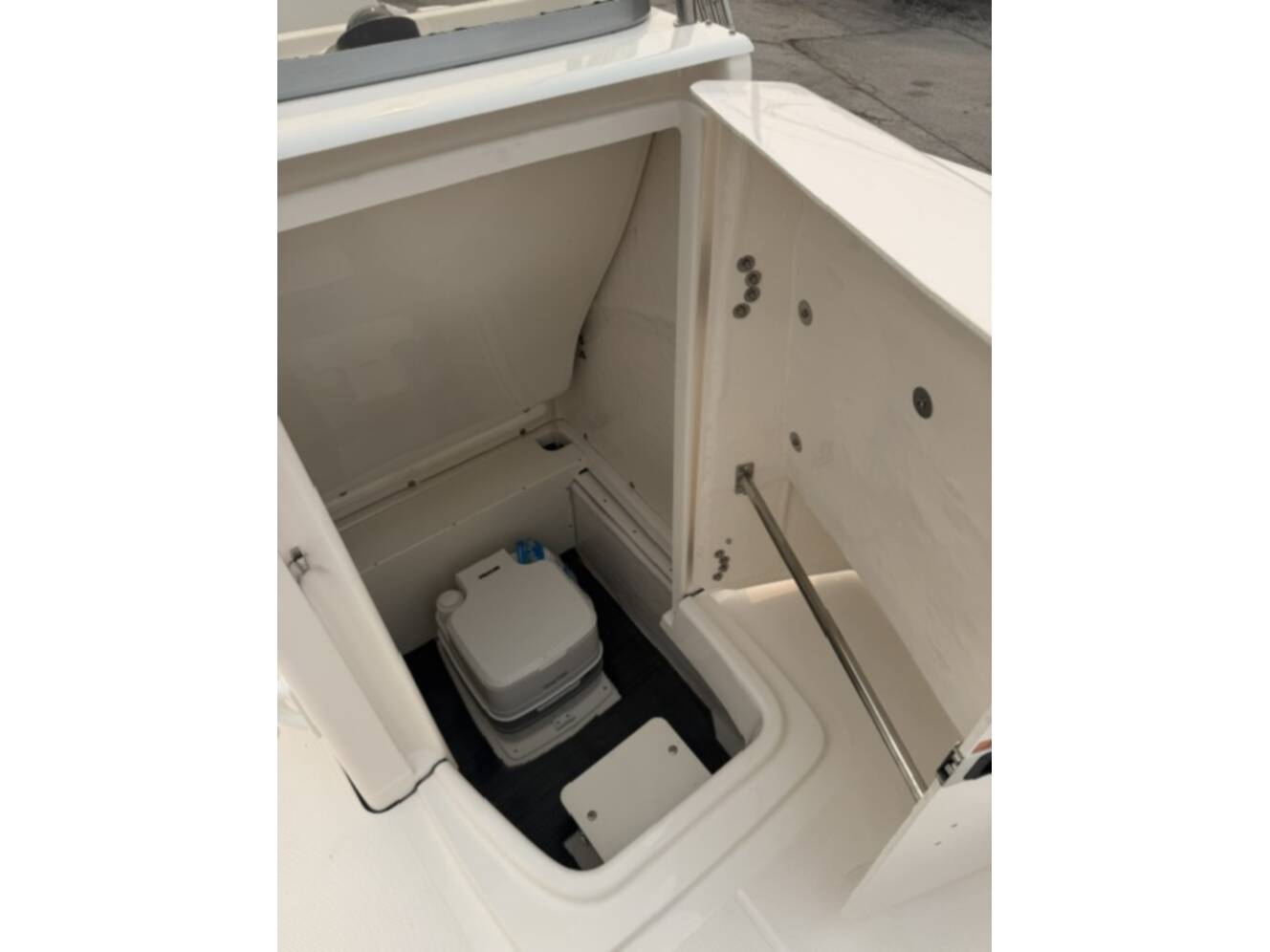 A photo of this 2027 Robalo R180 CC