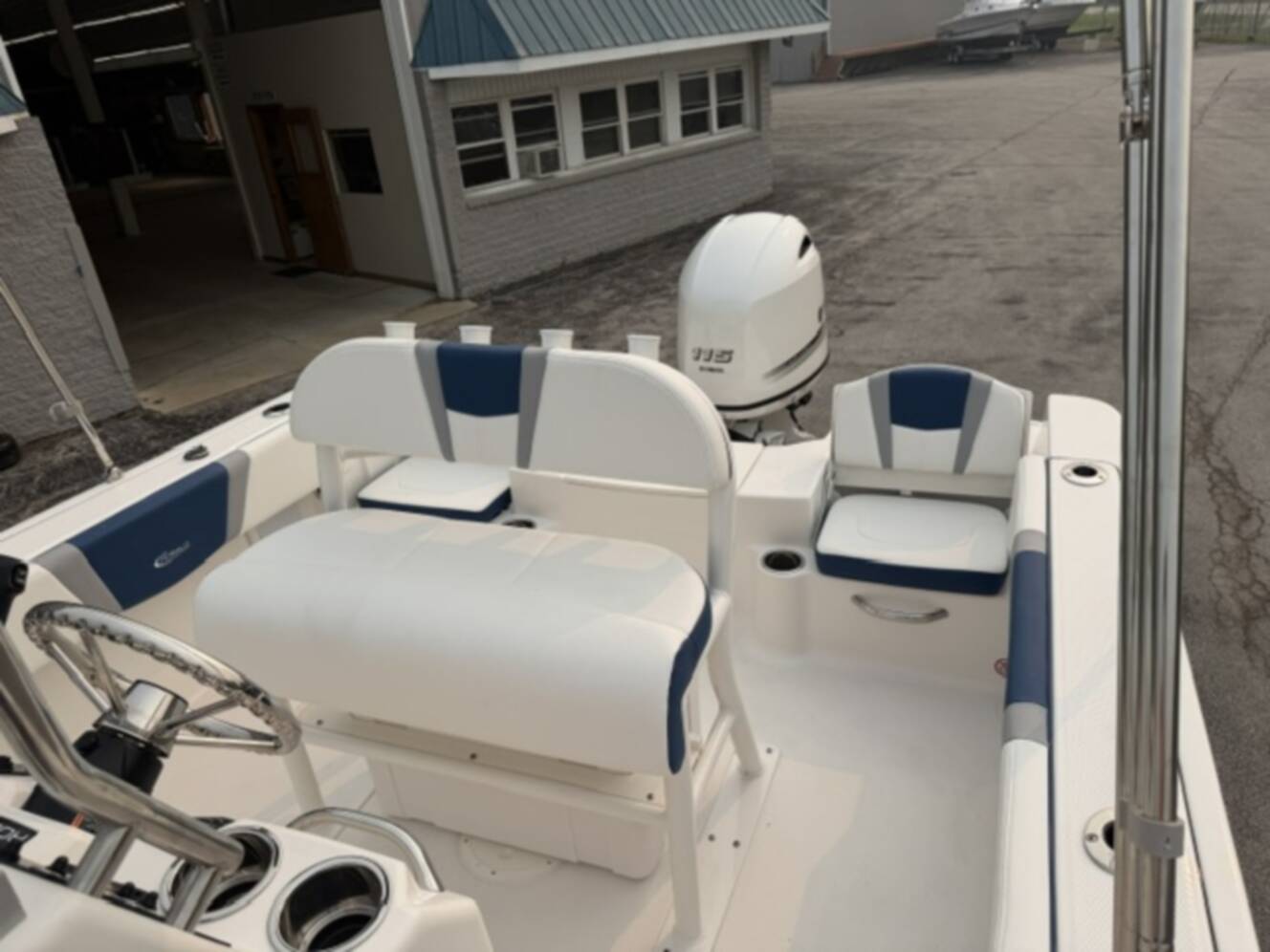 A photo of this 2027 Robalo R180 CC