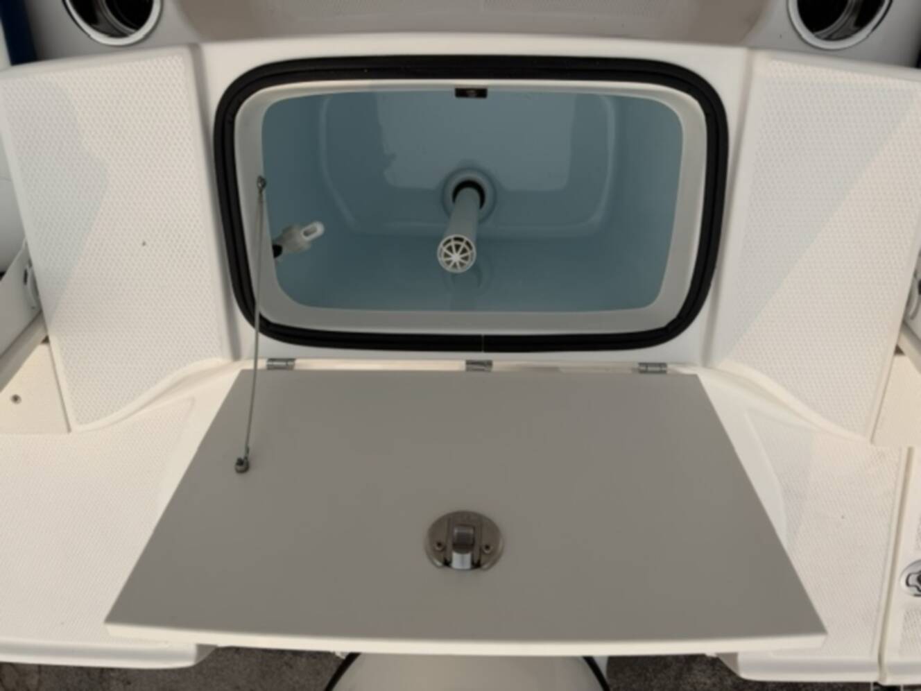 A photo of this 2027 Robalo R180 CC