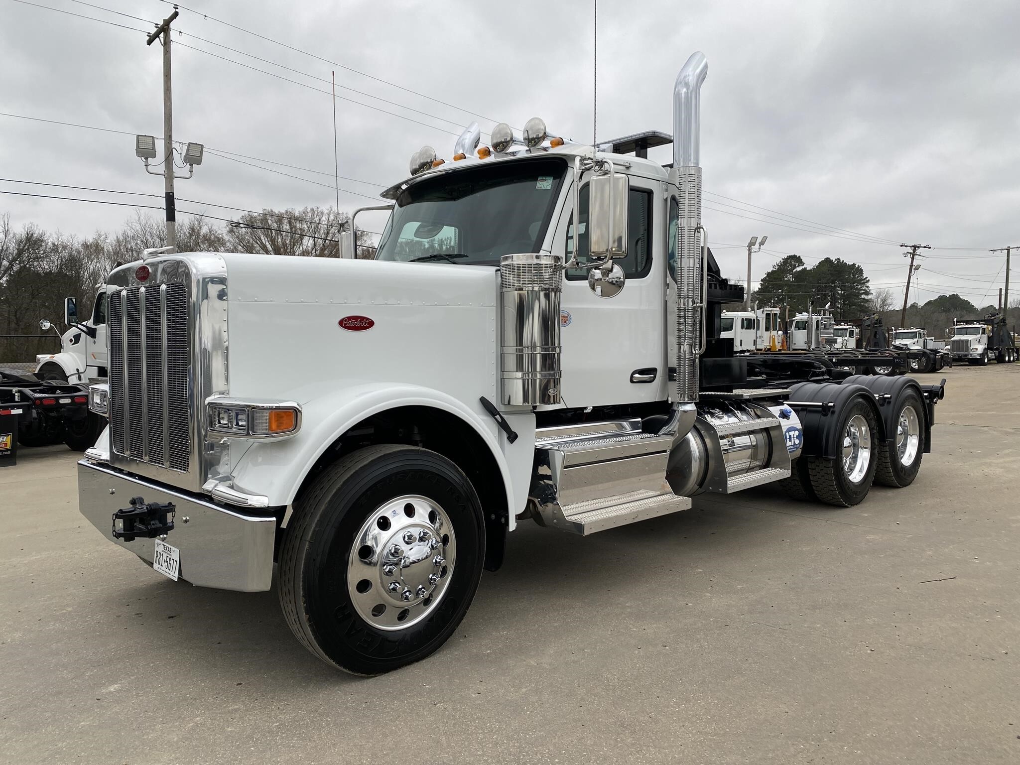 2027 PETERBILT 589 in Longview, TX