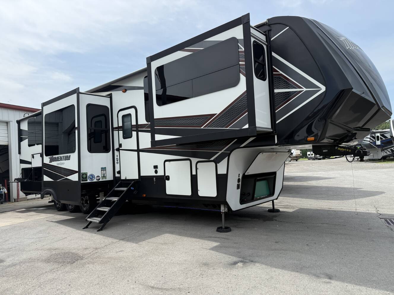 A photo of this 2019 Grand Design MOMENTUM 376TH