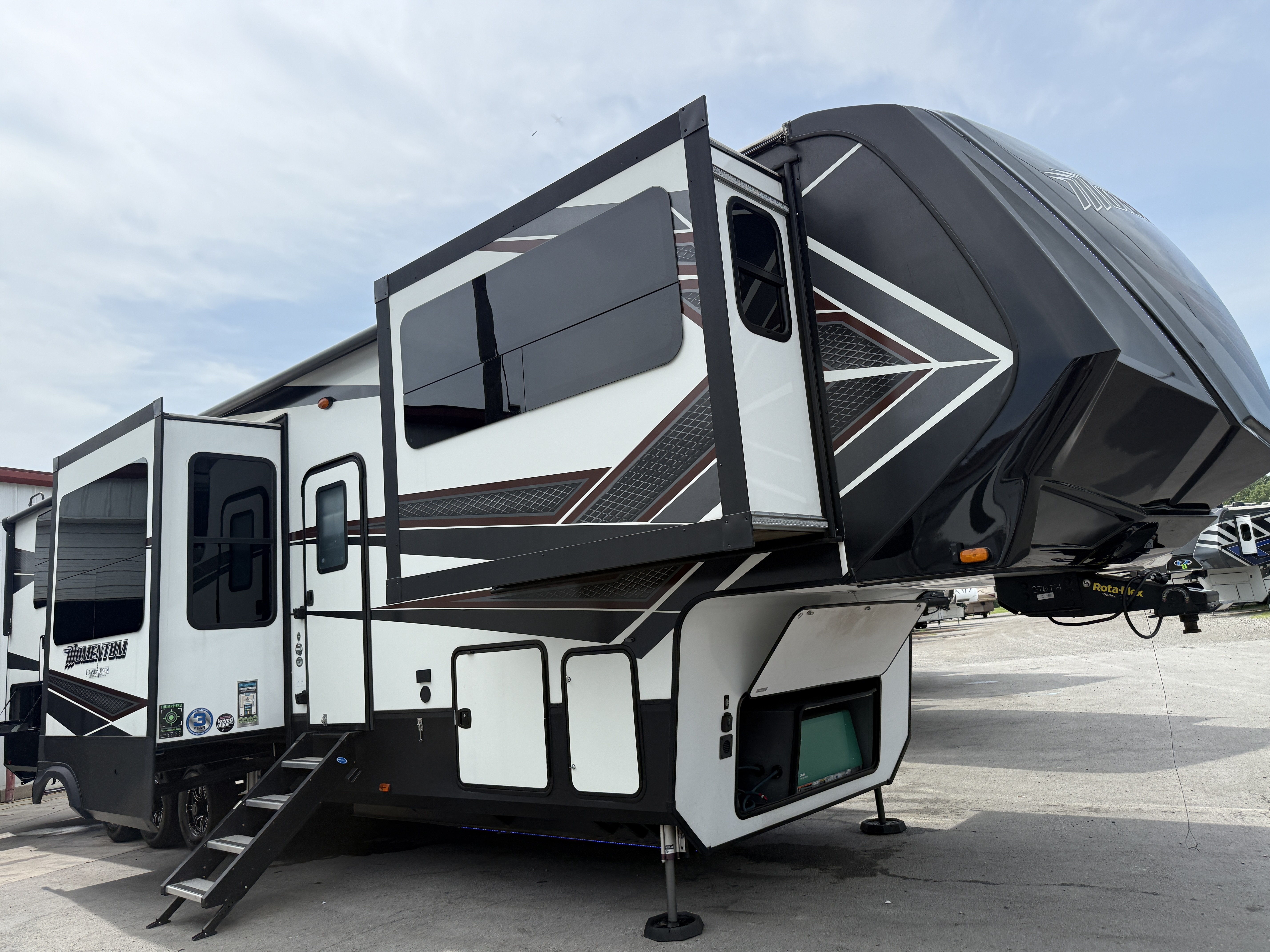 2019 Grand Design MOMENTUM 376TH in findlay OH