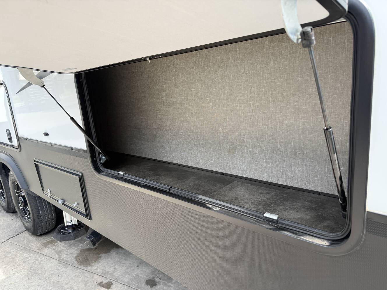 A photo of this 2019 Grand Design MOMENTUM 376TH