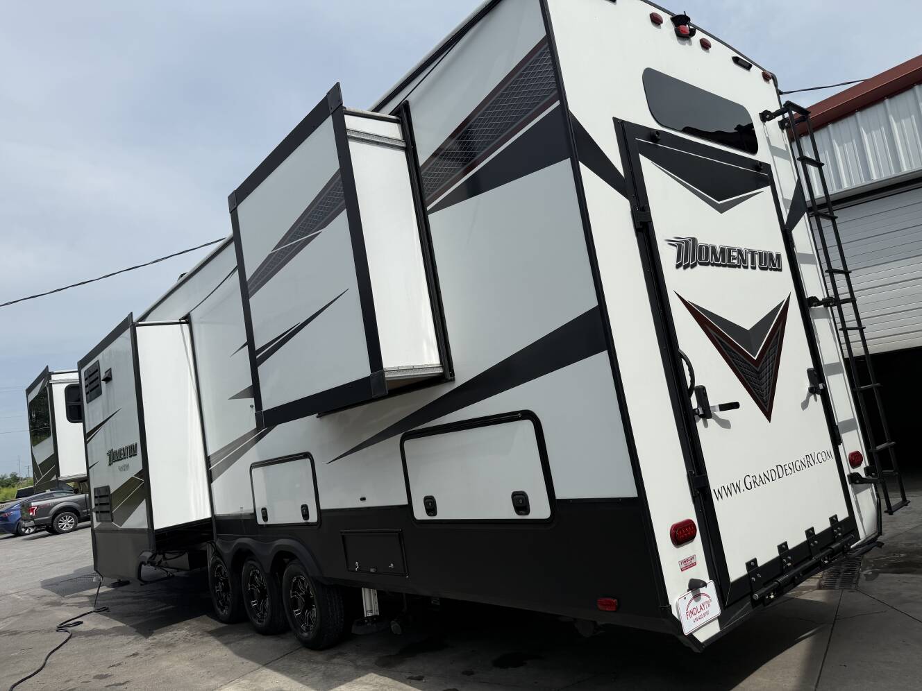 A photo of this 2019 Grand Design MOMENTUM 376TH