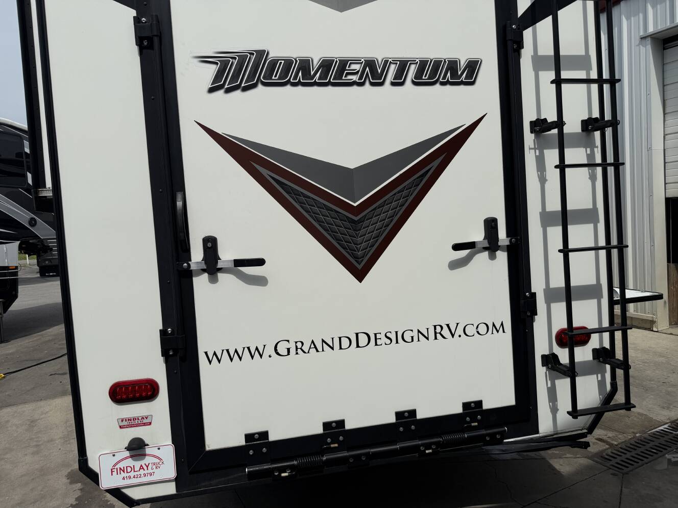 A photo of this 2019 Grand Design MOMENTUM 376TH