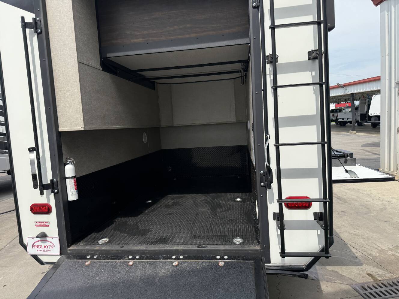A photo of this 2019 Grand Design MOMENTUM 376TH
