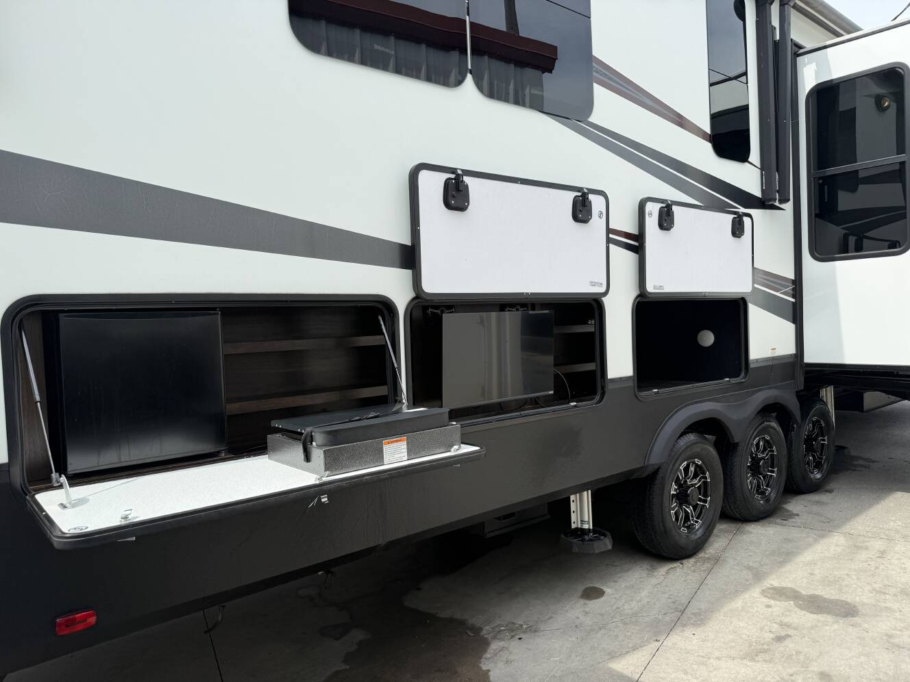 A photo of this 2019 Grand Design MOMENTUM 376TH