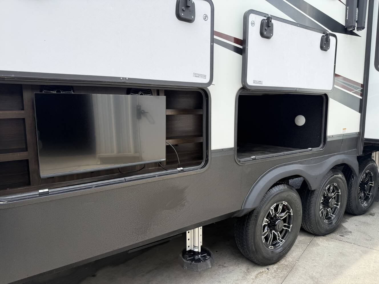 A photo of this 2019 Grand Design MOMENTUM 376TH