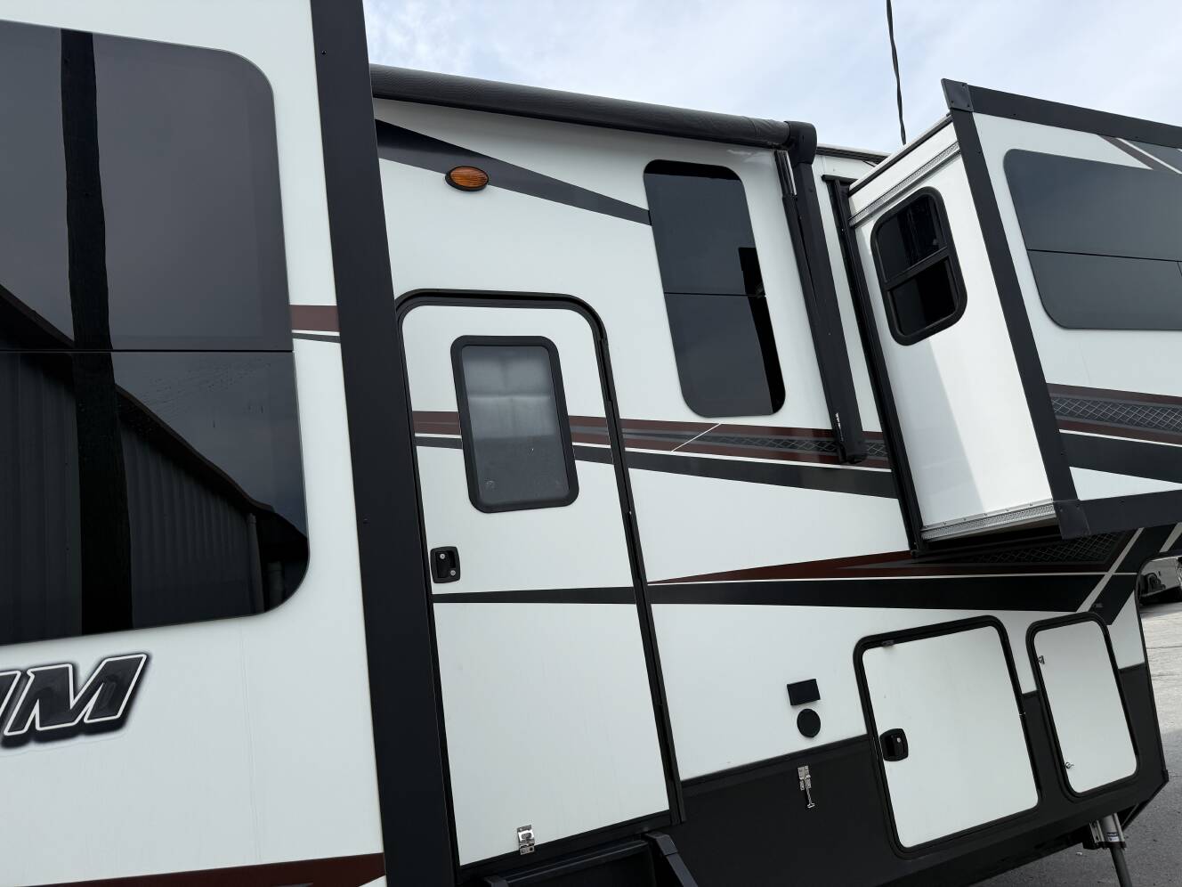 A photo of this 2019 Grand Design MOMENTUM 376TH