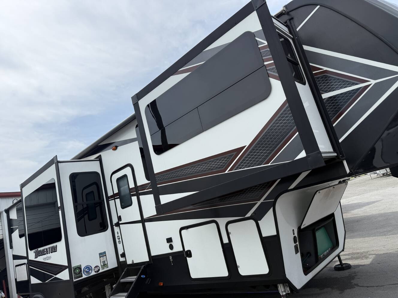 A photo of this 2019 Grand Design MOMENTUM 376TH