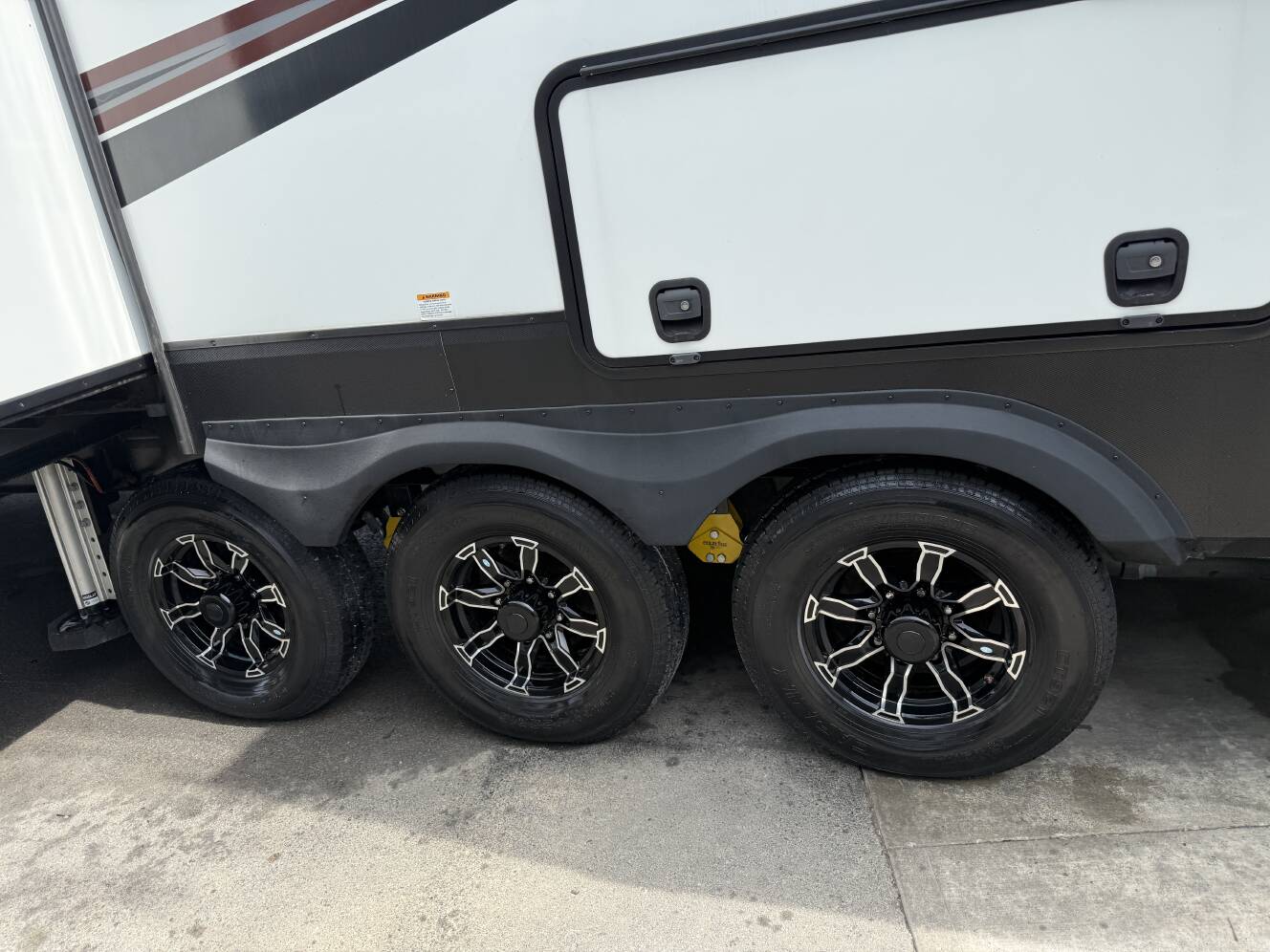 A photo of this 2019 Grand Design MOMENTUM 376TH