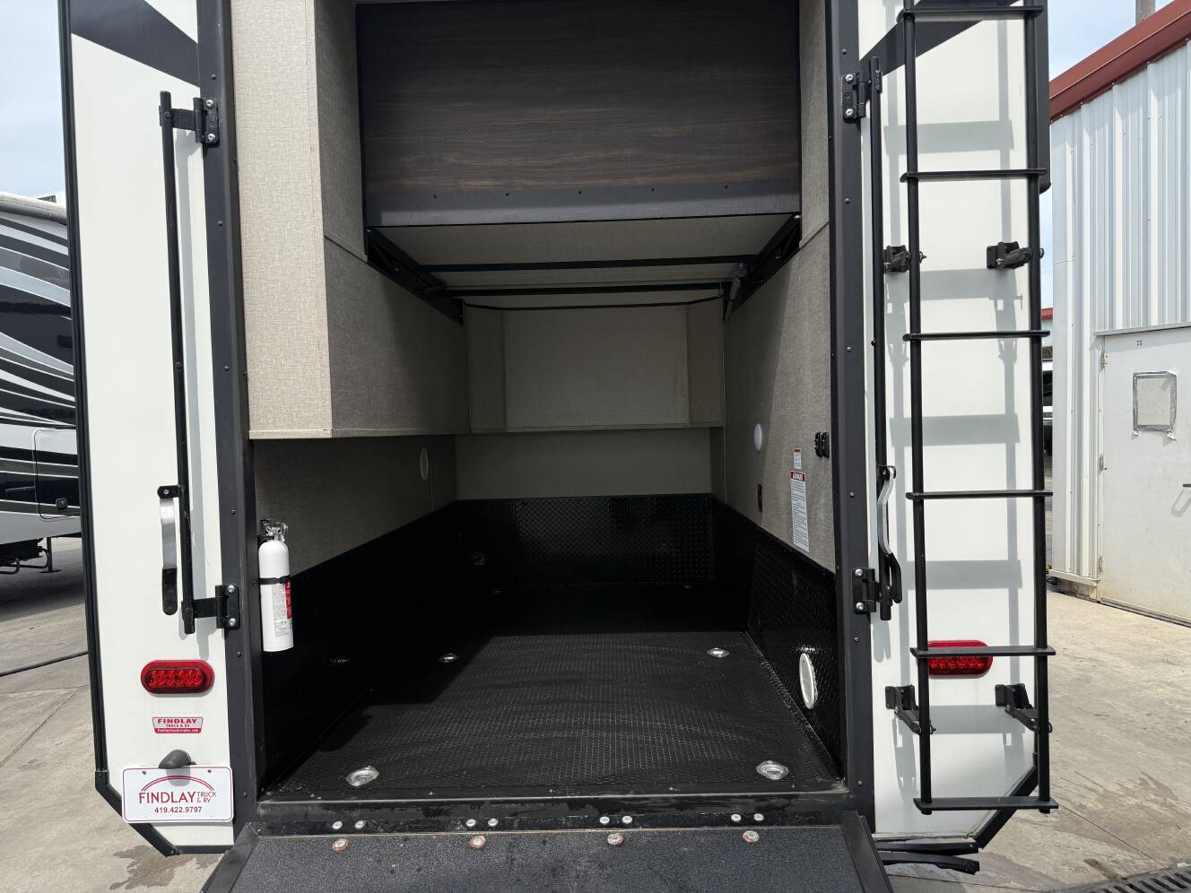 A photo of this 2019 Grand Design MOMENTUM 376TH