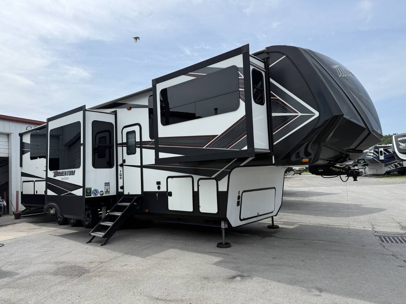 A photo of this 2019 Grand Design MOMENTUM 376TH