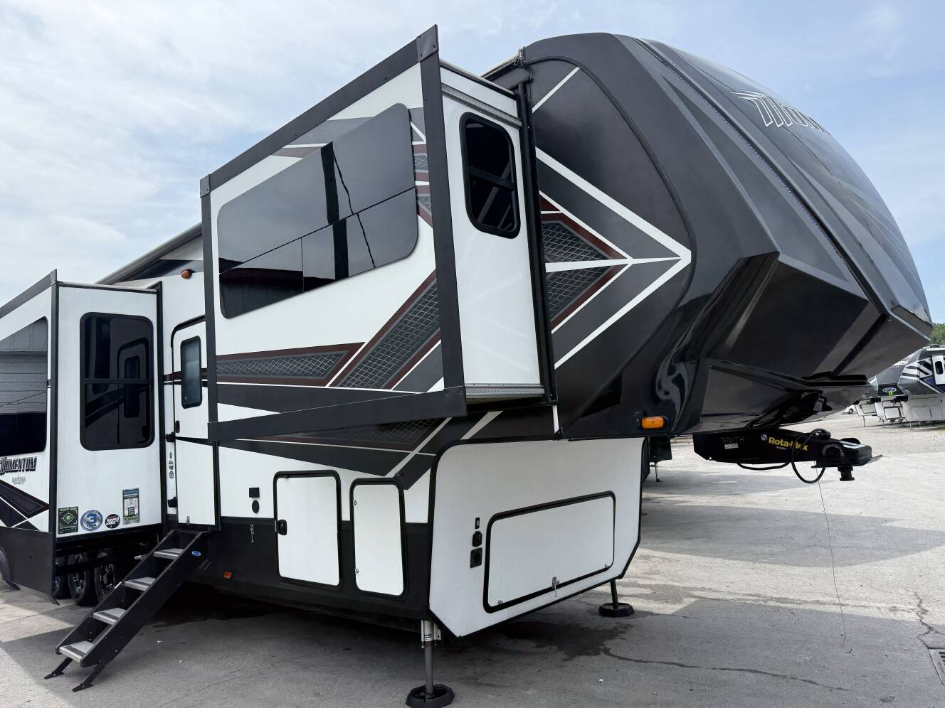 A photo of this 2019 Grand Design MOMENTUM 376TH