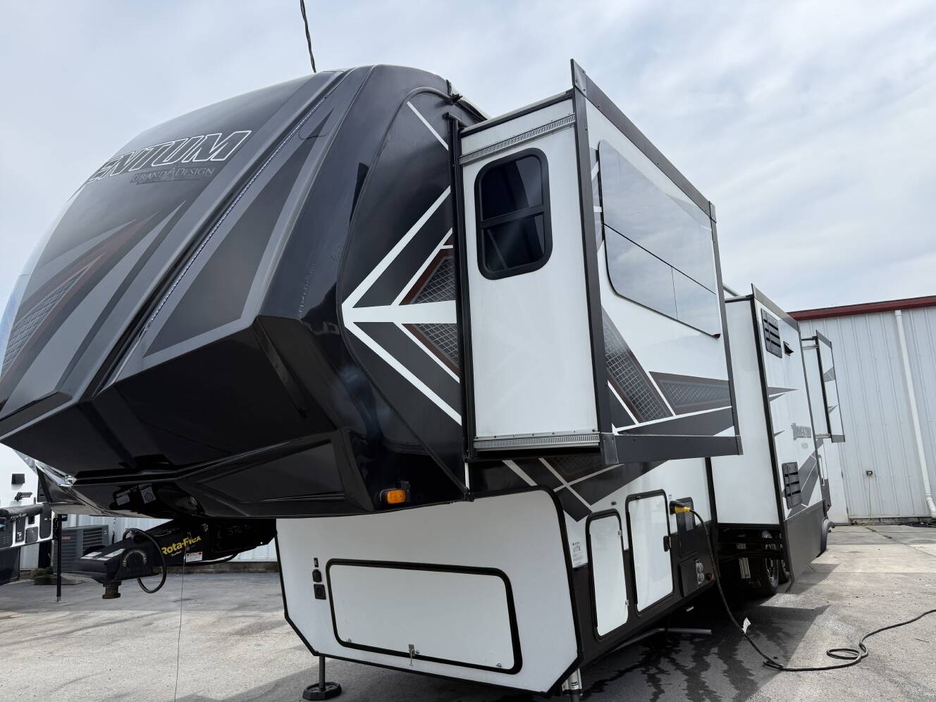 A photo of this 2019 Grand Design MOMENTUM 376TH