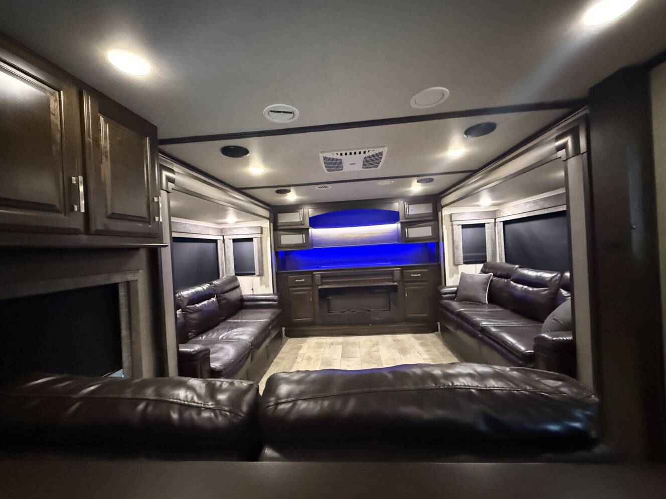 A photo of this 2019 Grand Design MOMENTUM 376TH