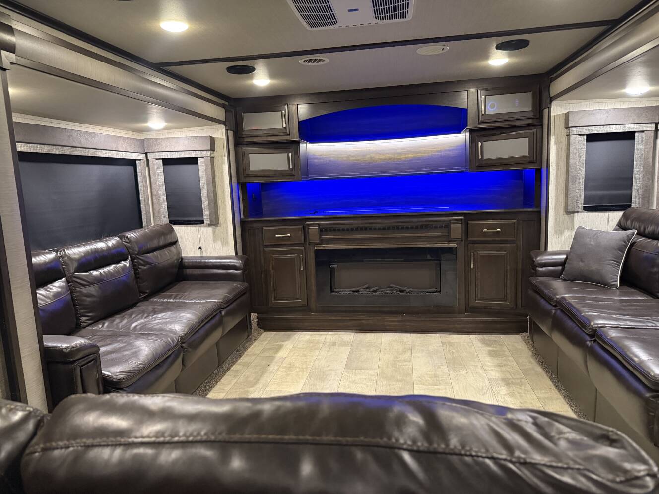 A photo of this 2019 Grand Design MOMENTUM 376TH