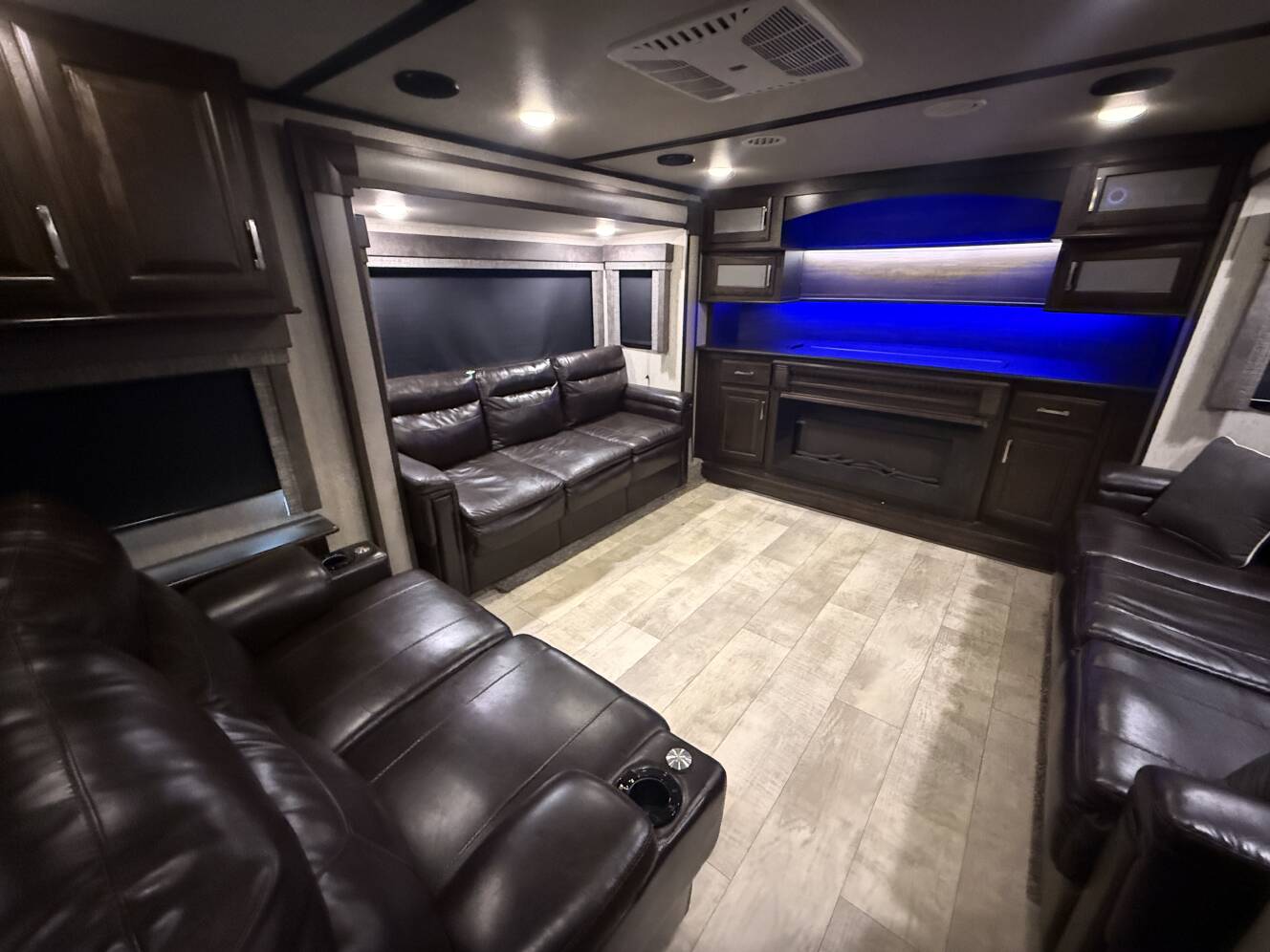A photo of this 2019 Grand Design MOMENTUM 376TH