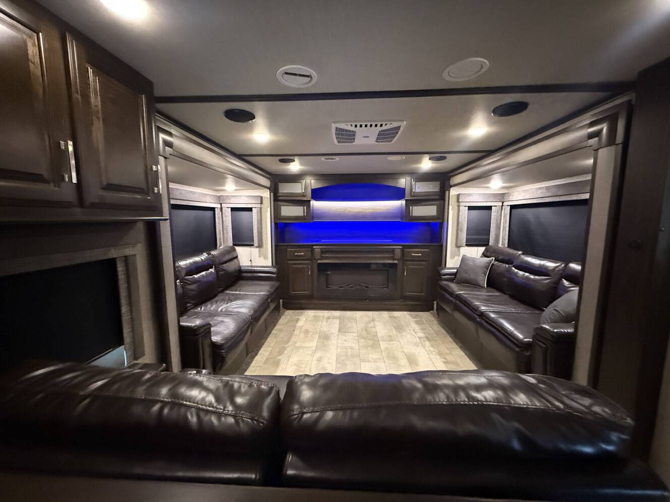 A photo of this 2019 Grand Design MOMENTUM 376TH