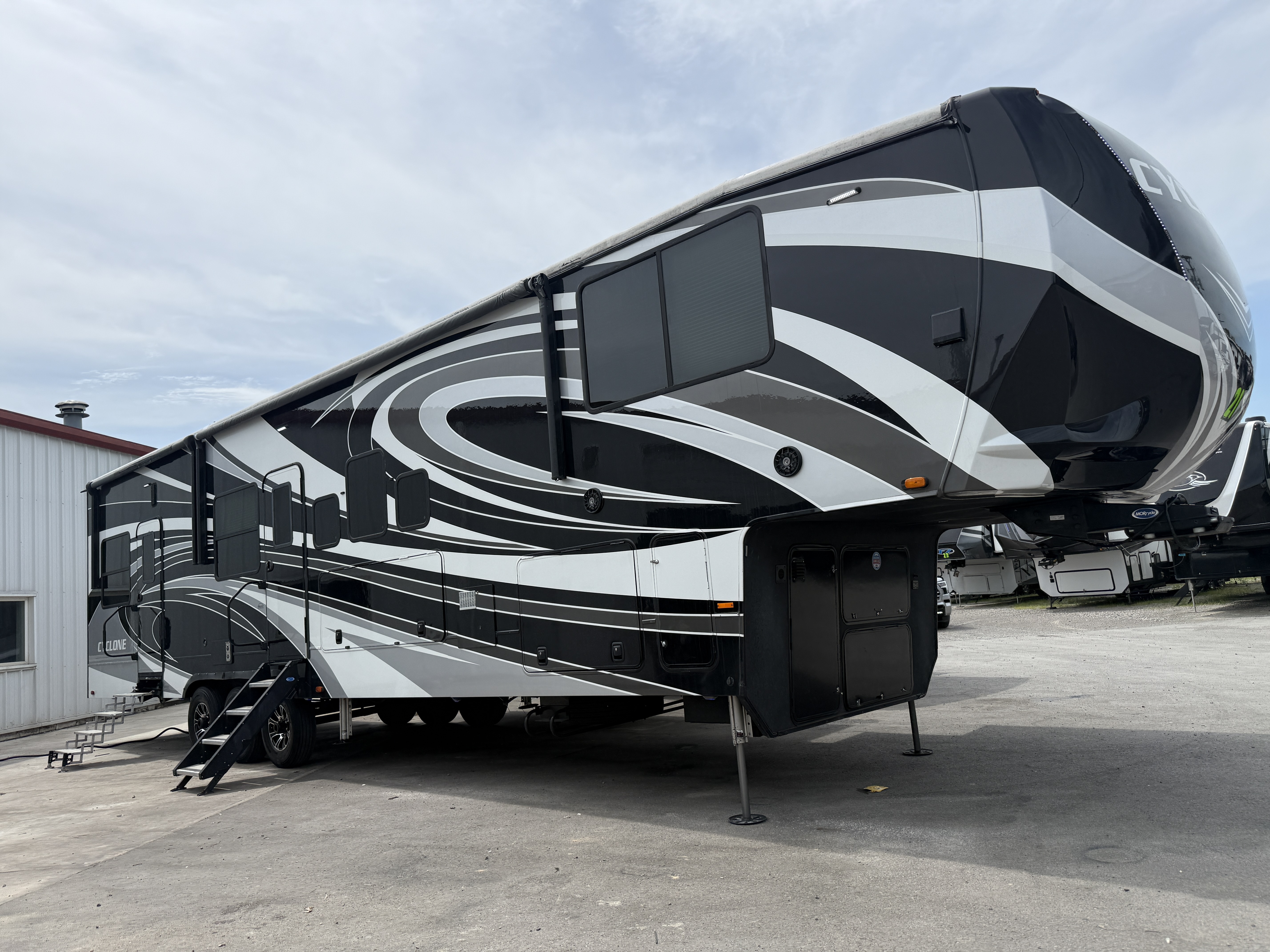 2021 Heartland CYCLONE 4007 in findlay OH