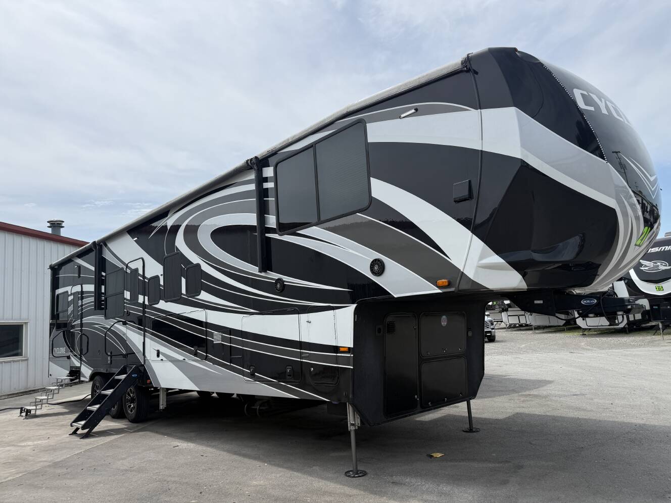 A photo of this 2021 Heartland CYCLONE 4007