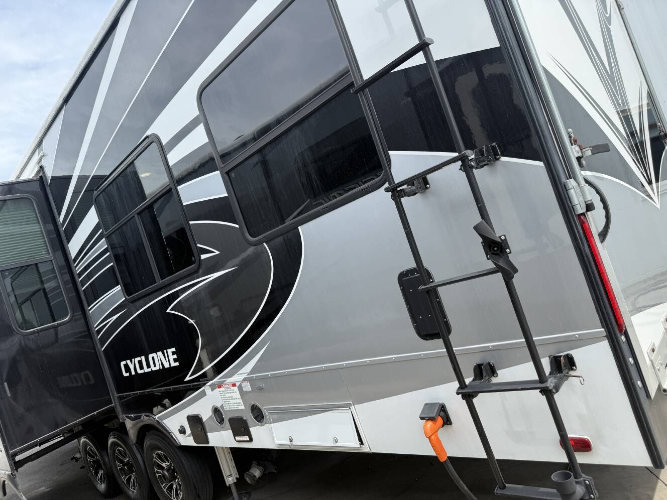A photo of this 2021 Heartland CYCLONE 4007