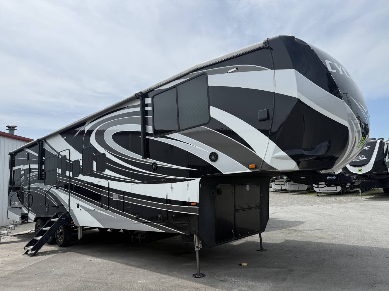 A photo of this 2021 Heartland CYCLONE 4007