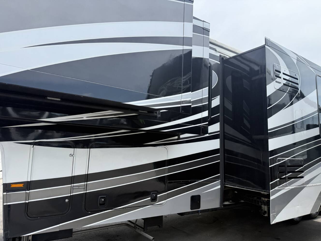 A photo of this 2021 Heartland CYCLONE 4007