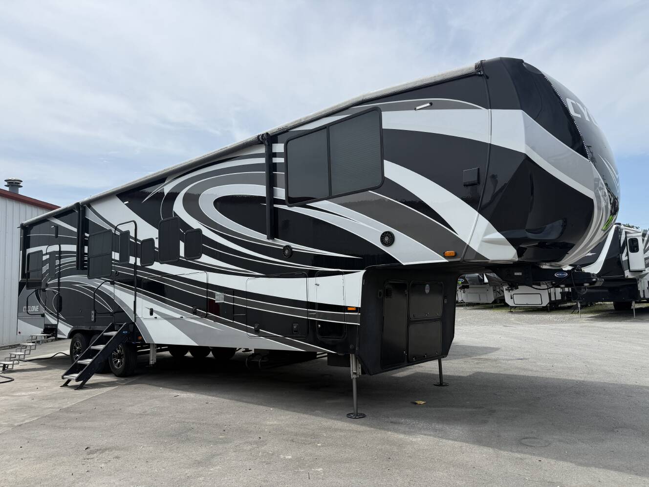 A photo of this 2021 Heartland CYCLONE 4007