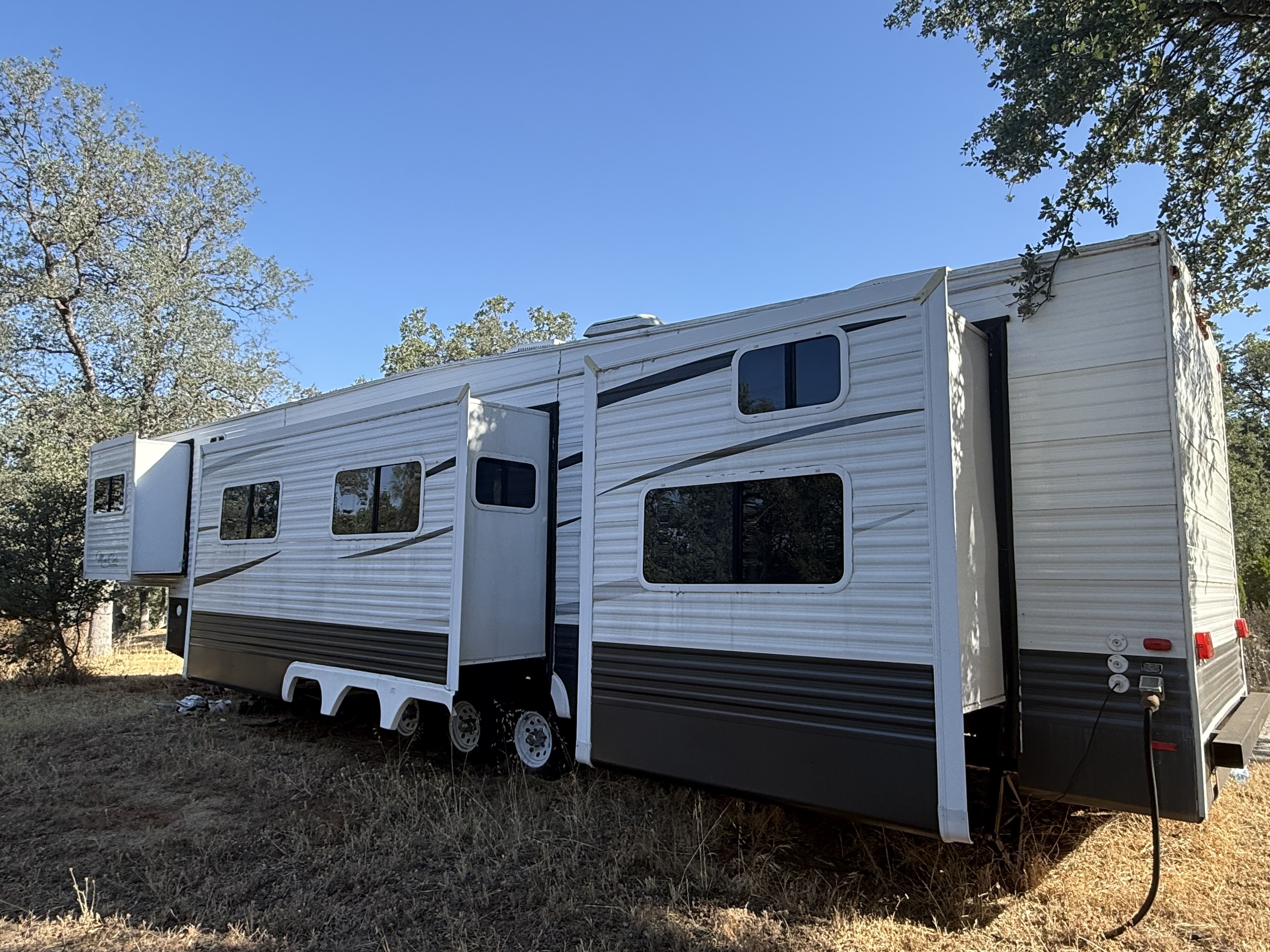 2013 Recreation By Design MONTE CARLO LIMITED EDITION RV